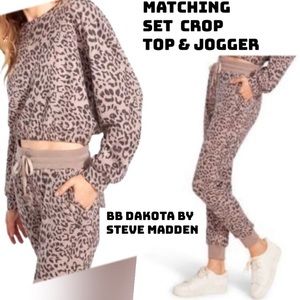 STEVE MADDEN MATCHING SWEATER CROP TOP & JOGGER PANTS .SIZE LARGE